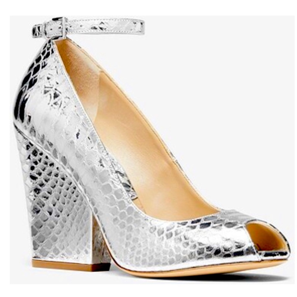 Brand new Michael Kors Collection Julianne heels size 6